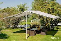 Mit Bodenhülsen im Garten montiert