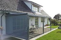 Als Windschutz seitlich an Glasdachsystem in Altikon
