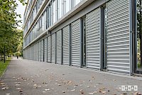 Im EG mit Secure, im OG traditionelle Lamellenstoren