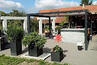 Q.bus freistehend und offen in Elikon